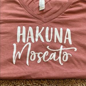 Winery Shirt! HAKUNA MOSCATO